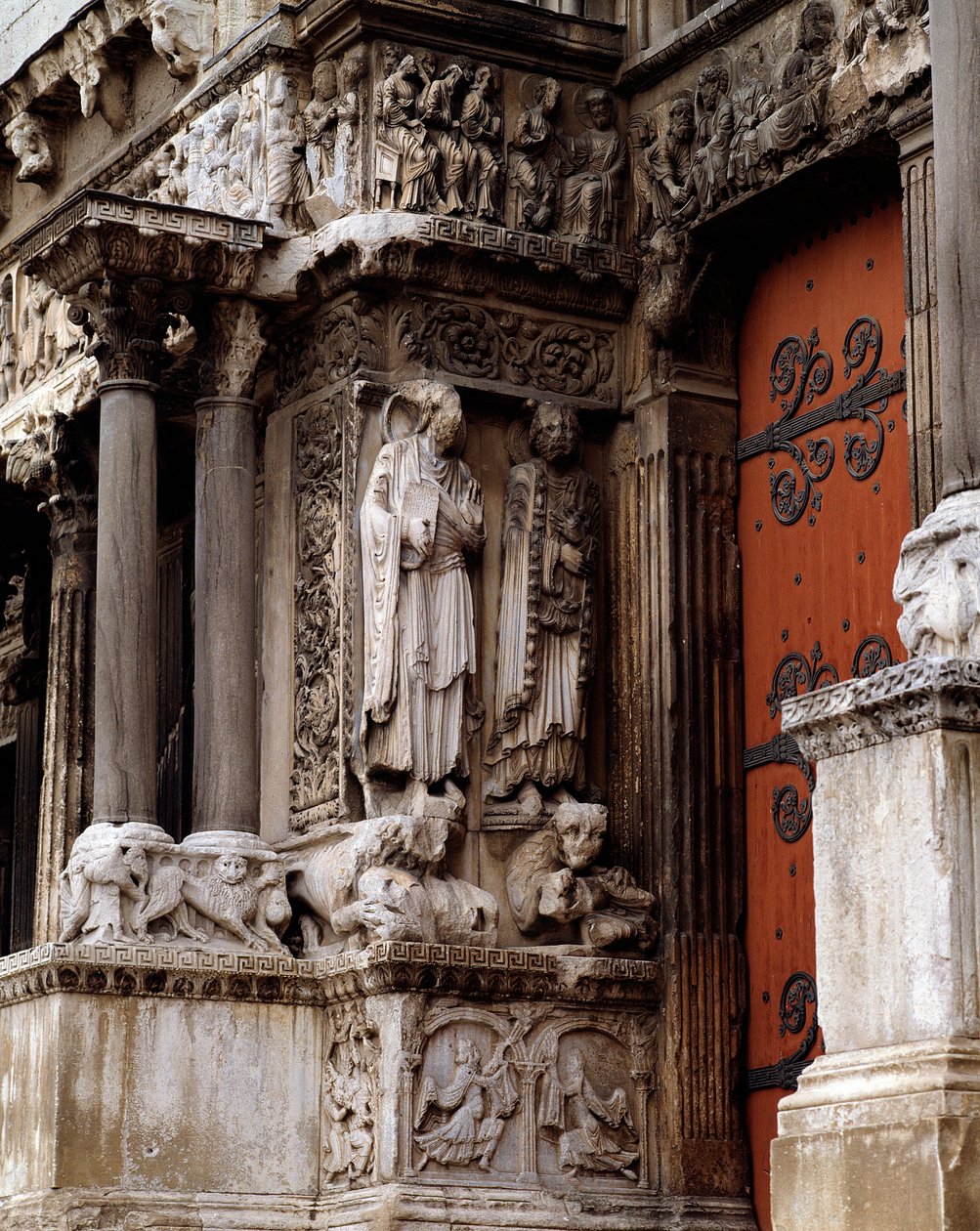 St John and St Peter, central portal of the west facade 作者 罗马式
