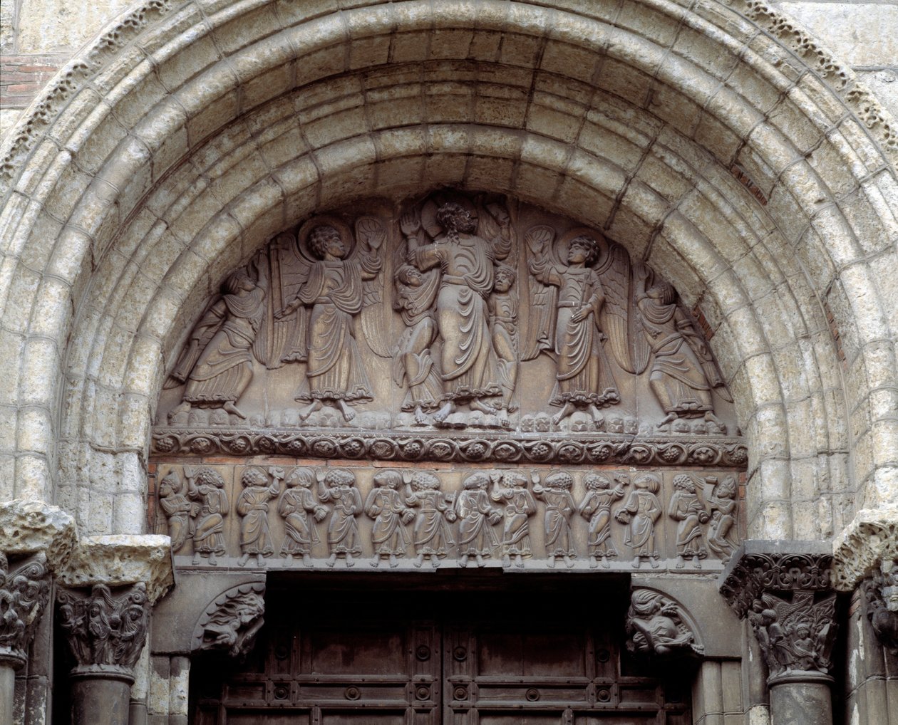 The ascension, south portal of Basilica (sculpture) 作者 罗马式