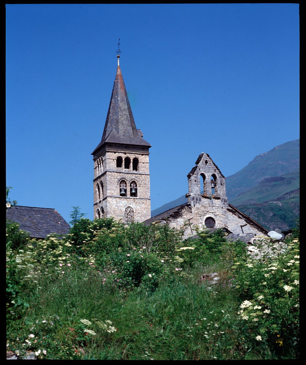 View of the church of st Mary, Arties (photography) 作者 罗马式