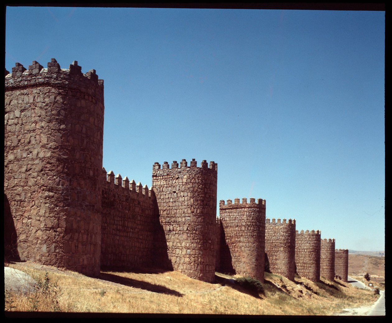 西班牙阿维拉城墙景观 (View of the walls of Avila, Spain) 作者 罗马式