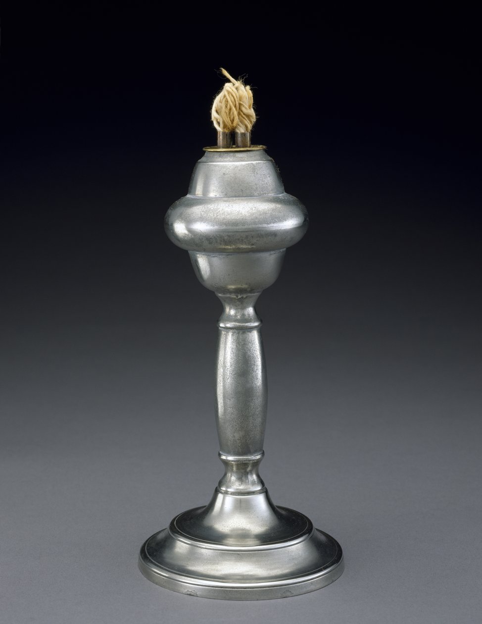 流体灯c。 1840-1860年（粉） 作者 罗斯威尔·格里森（Roswell Gleason）