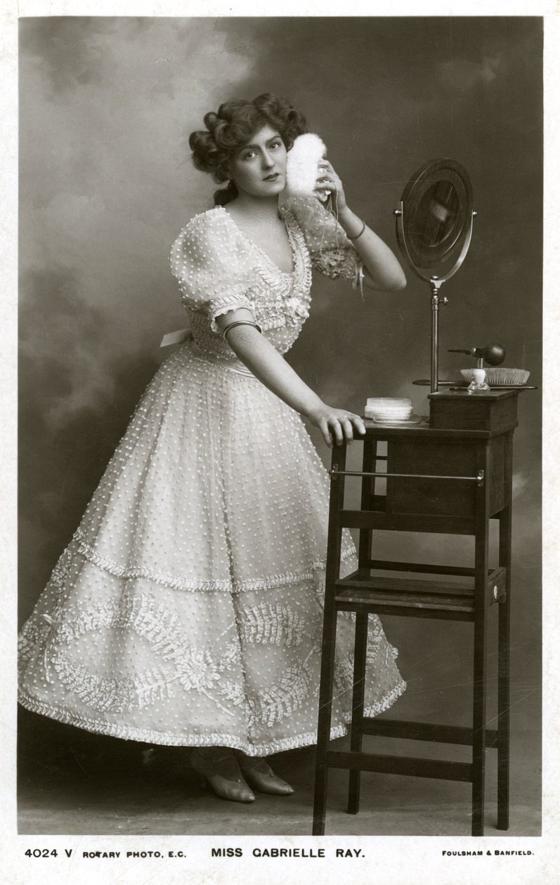 加布里埃尔·雷（Gabrielle Ray），英国女演员，舞蹈家兼歌手，c1906年。 作者 旋转照片