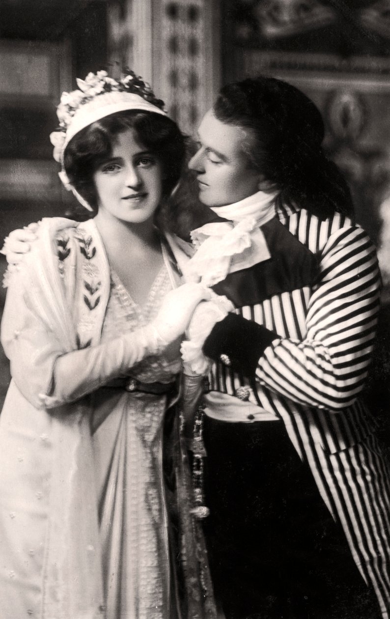 罗伯特·埃维特（Robert Evett 1874-1949）和丹妮丝·奥姆（Denise Orme 1885-1960），二十世纪初在默维耶洛厄斯（The Merveilleuses）。 作者 旋转照片