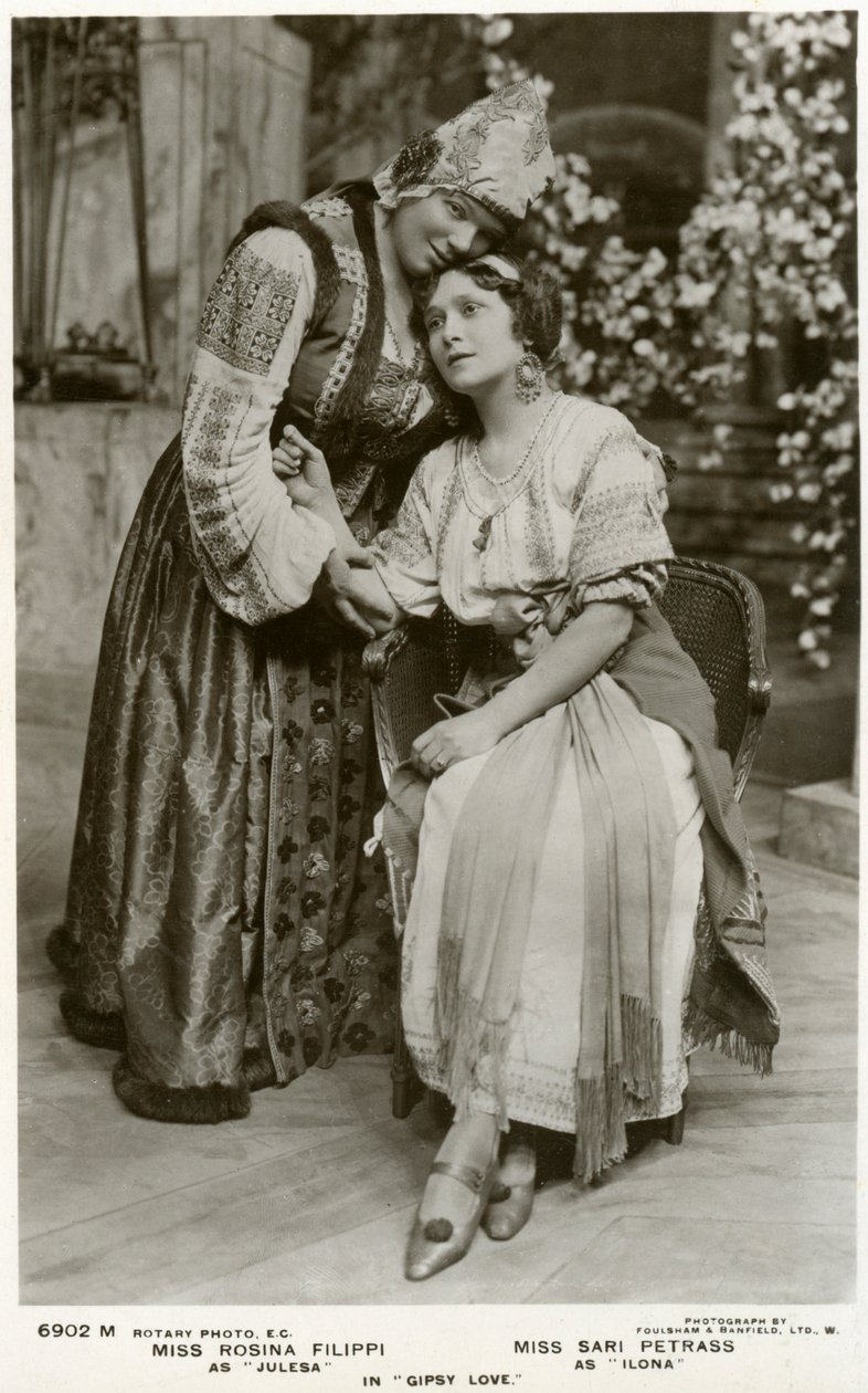 罗西娜·菲利皮（Rosina Filippi）和莎莉·佩特拉斯（Sari Petrass），女演员，摄于1912年。 作者 旋转照片