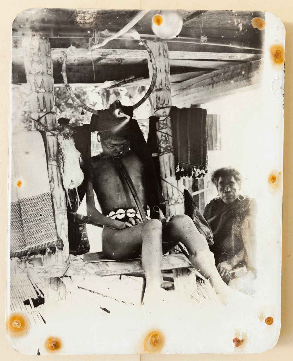 1919 年，死囚椅上的伊富高尸体（黑白照片） 作者 罗伊·巴顿