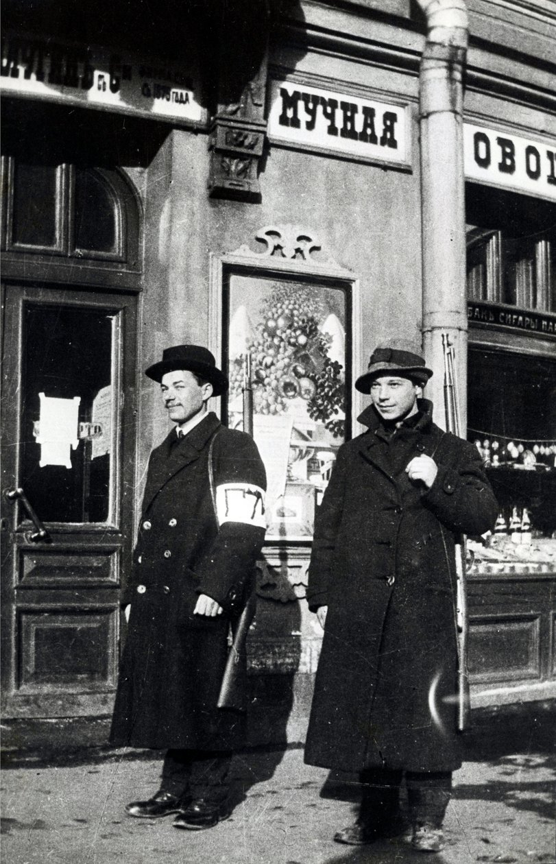 1917年在彼得格勒的Kamennoostrovsky Prospekt的城市民兵 作者 俄罗斯摄影师