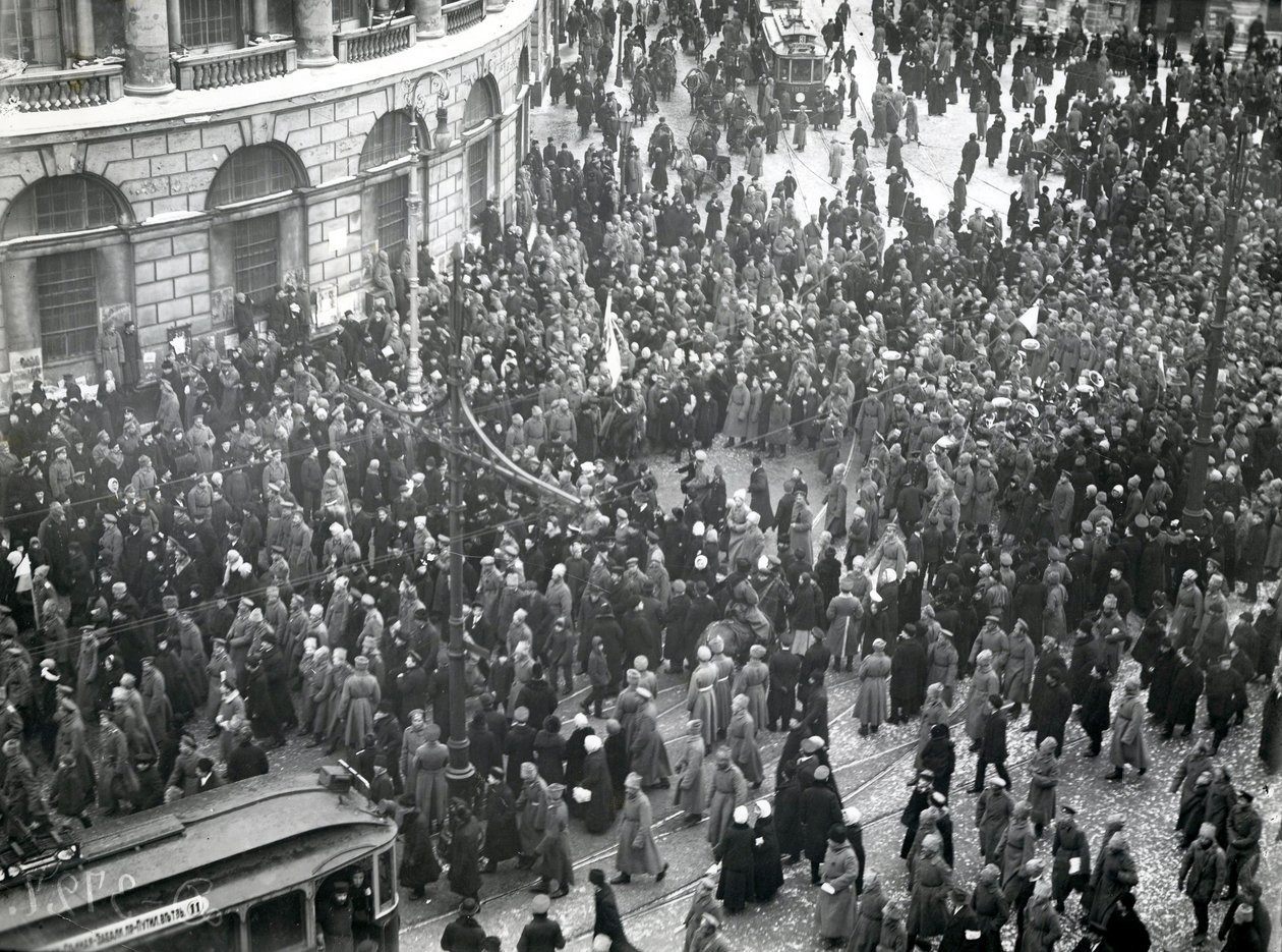1917年4月20日至21日在圣彼得堡Nevskiy Prospekt公共图书馆示范 作者 俄罗斯摄影师