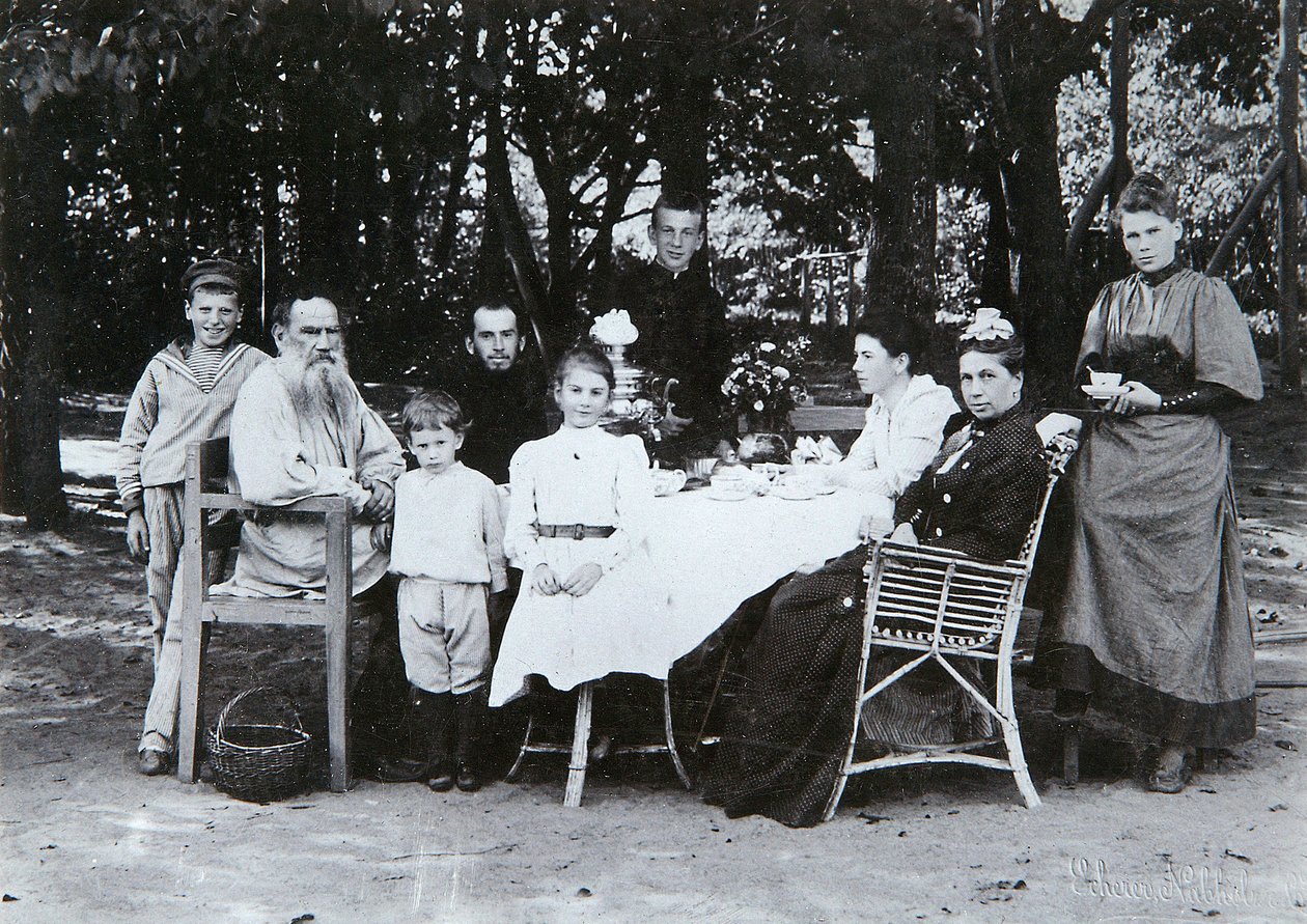 作者Leo N. Tolstoy的家族肖像，来自Scherer，Nabholz und Co.的工作室。 作者 俄罗斯摄影师