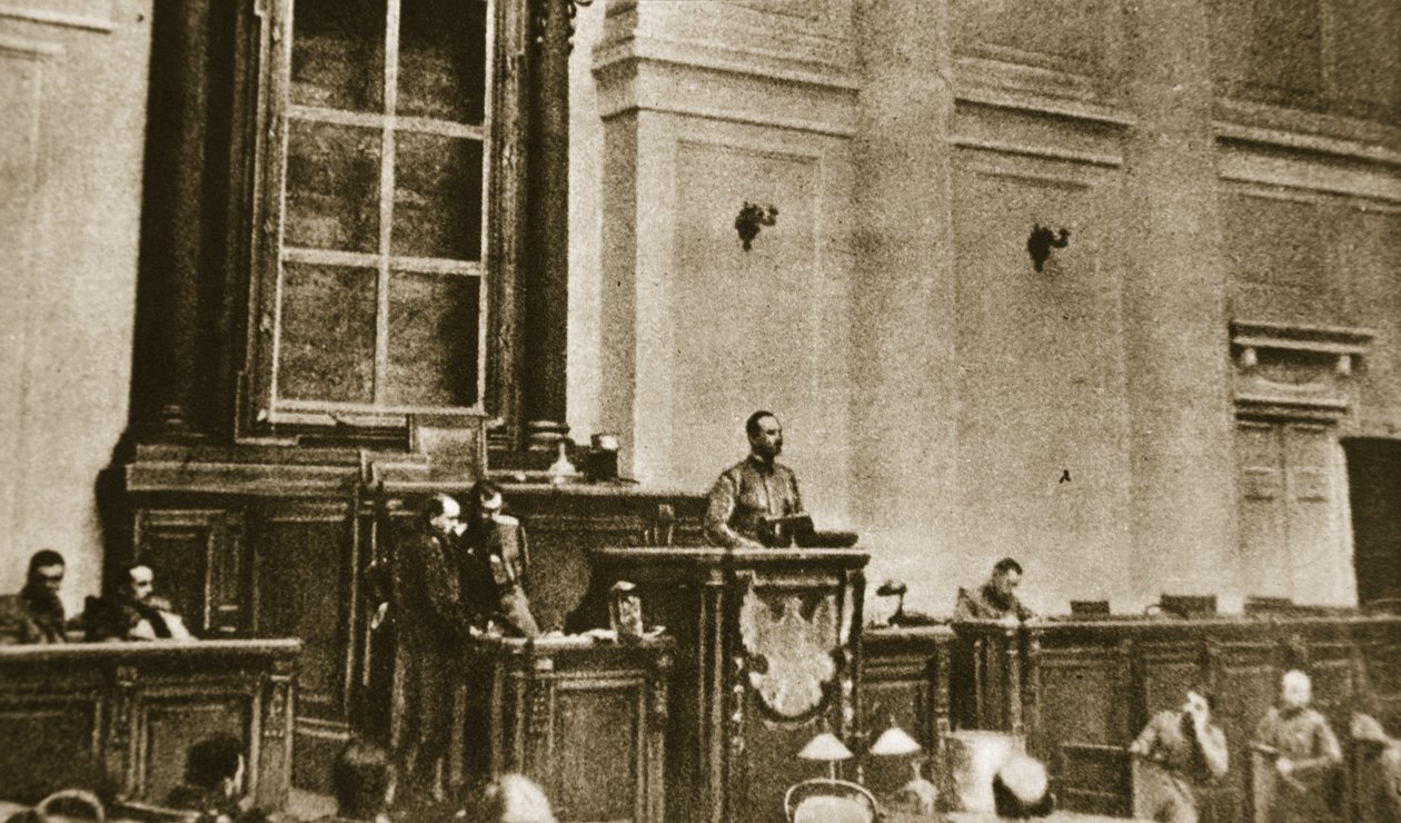 苏联杜马第一届会议，1917年（棕褐色照片） 作者 俄罗斯摄影师