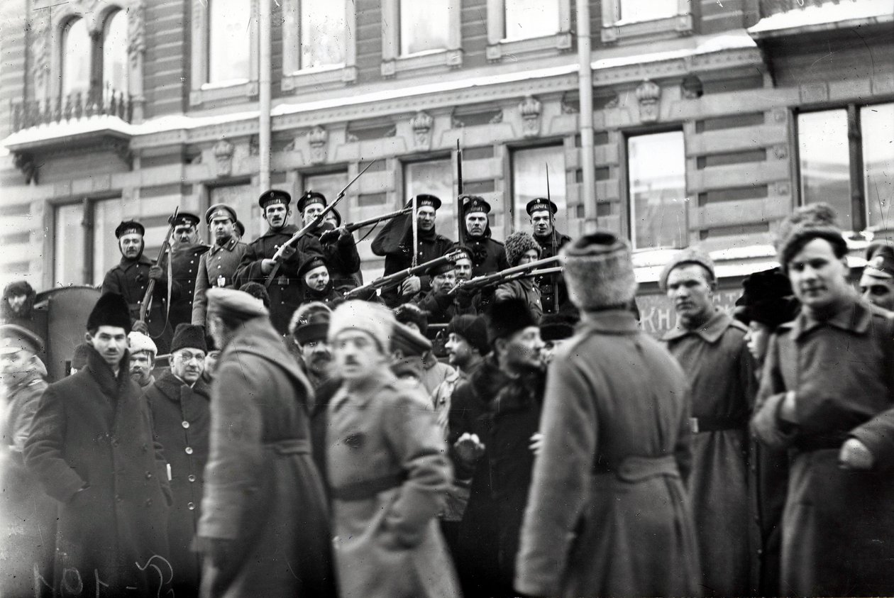1917年2月，彼得格勒街头的革命士兵和水手 作者 俄罗斯摄影师