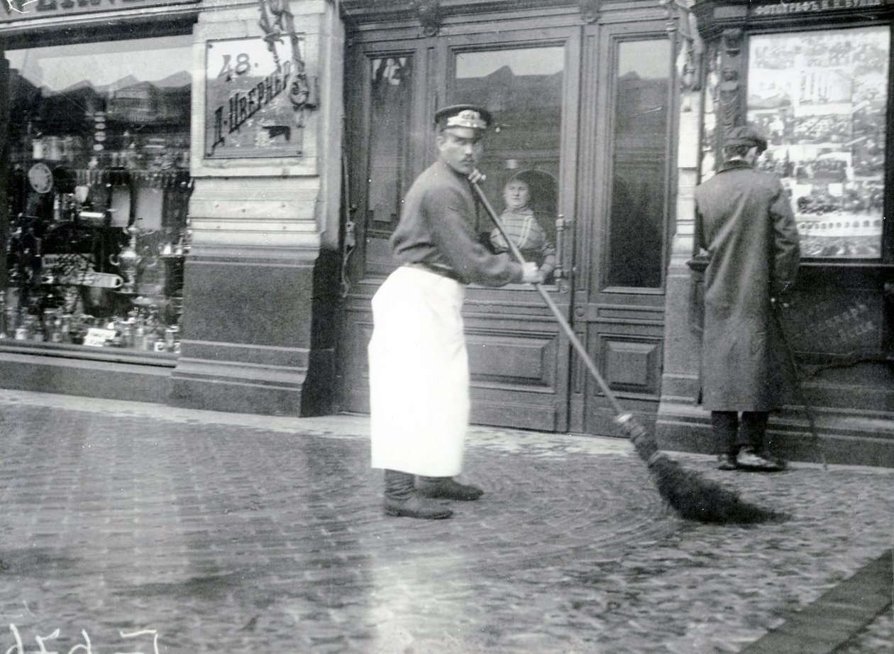 在涅夫斯基大街上的道路清扫车，圣彼得堡，1913年 作者 俄罗斯摄影师