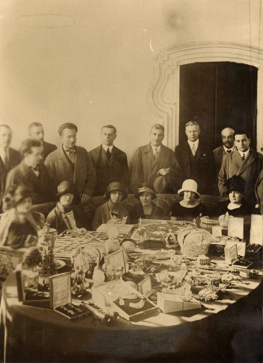 1925年，俄罗斯皇冠珠宝准备出售给国外 作者 俄罗斯摄影师
