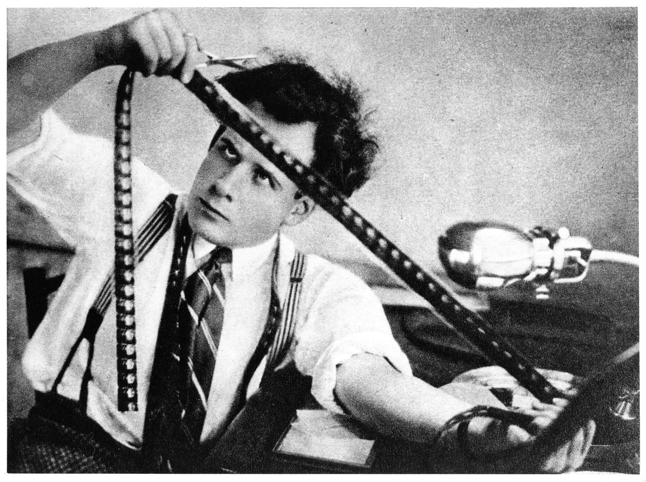 Sergei Eisenstein（1898-1948）编辑电影1928年10月，来自Serge Eisenstein，Reflexions dun cineaste，于1958年在莫斯科出版 作者 俄罗斯摄影师