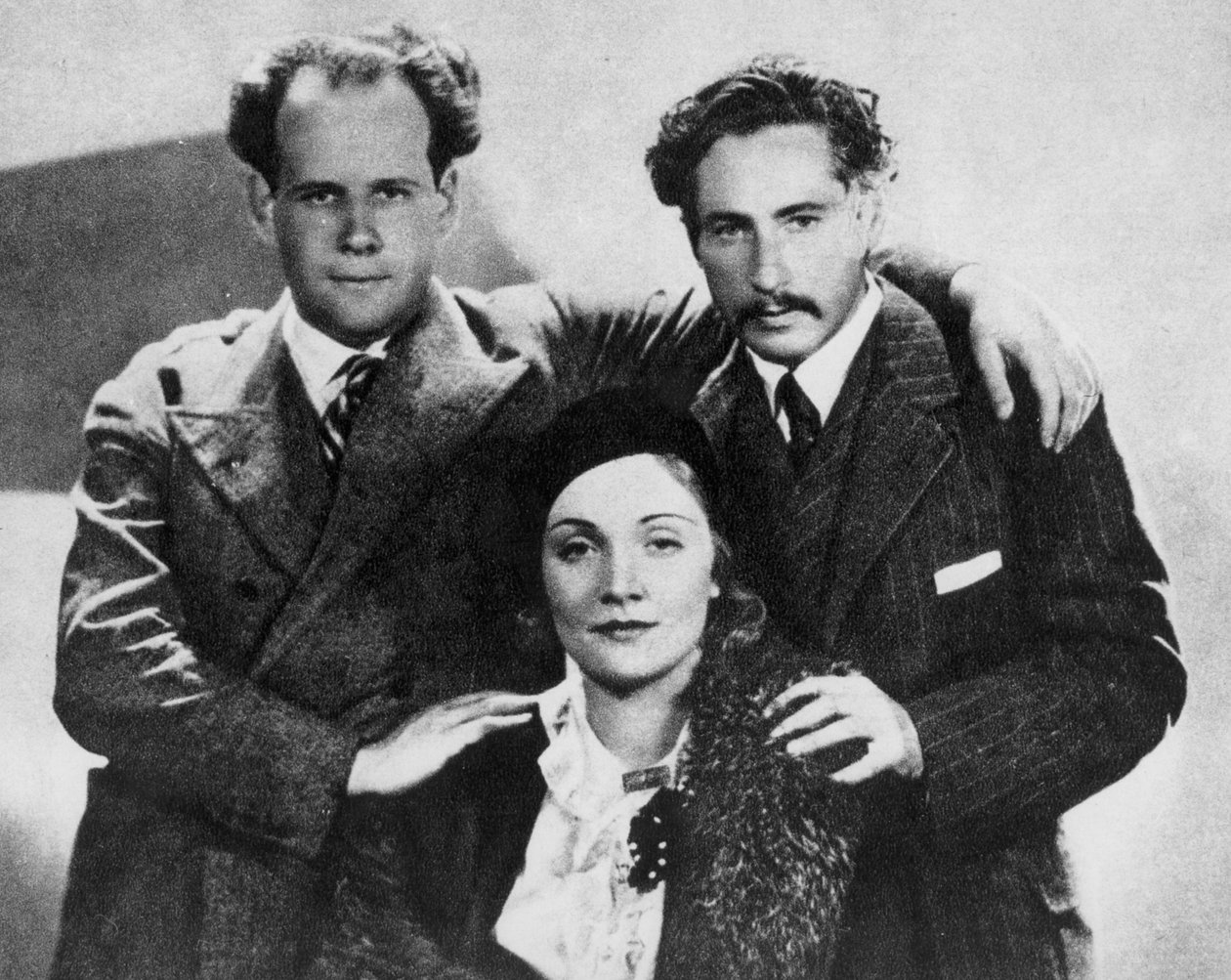 Sergei Eisenstein（1898-1948）与Marlene Dietrich（1901-92）和Joseph Sternberg（1894-1969）于1930年，来自Serge Eisenstein，Reflexions dun Cineaste，于1958年在莫斯科出版 作者 俄罗斯摄影师
