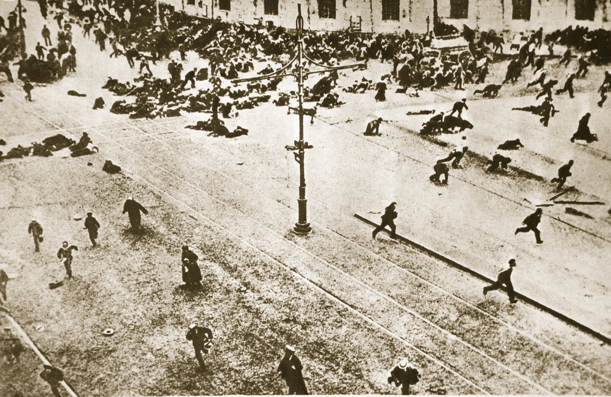 1917年，群众强行掌握自己的命运（棕褐色照片） 作者 俄罗斯摄影师