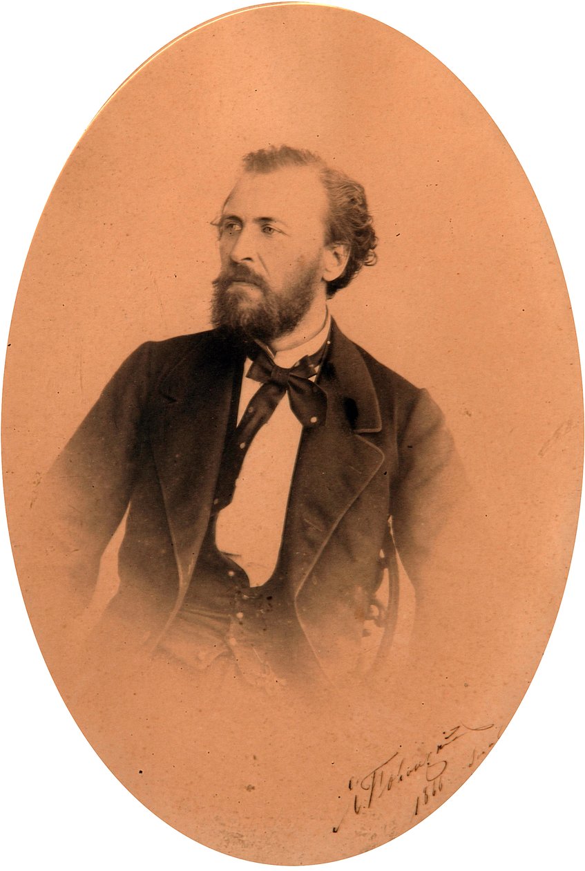 诗人雅科夫-彼得洛维奇-波隆斯基（Iakov Petrovitch Polonski）（1820-1898 年）的肖像。Albumin 照片 作者 俄罗斯摄影师