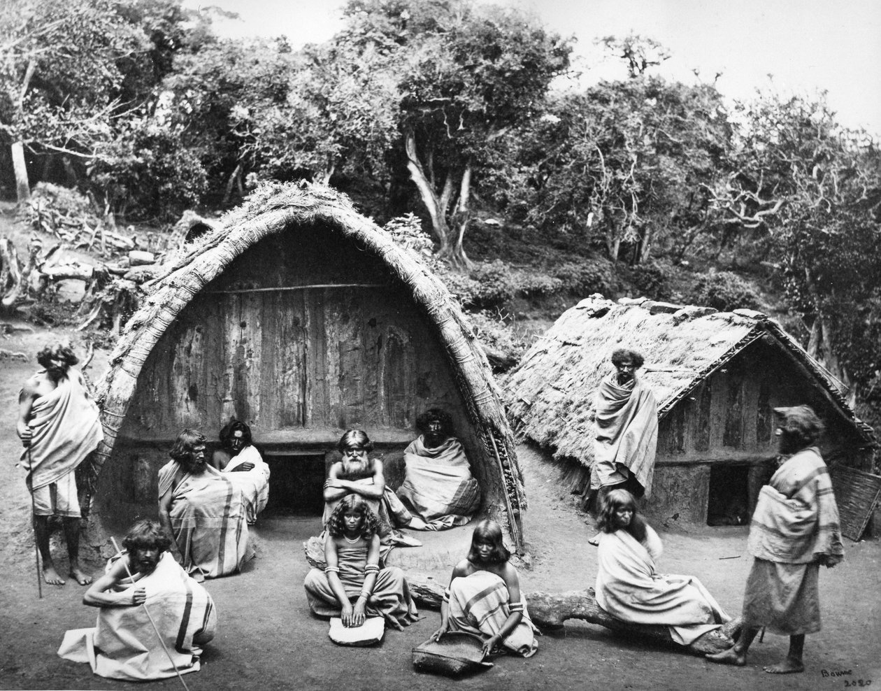 Ootacamund的Toda Mund，1865年 作者 塞缪尔·伯恩