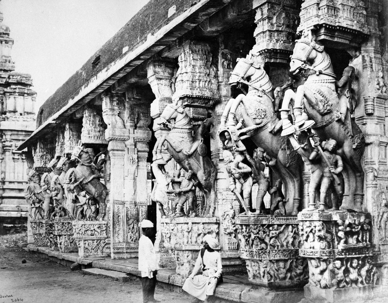 雕刻的马柱在Ranganatha寺，Srirangam，1869年 作者 塞缪尔·伯恩