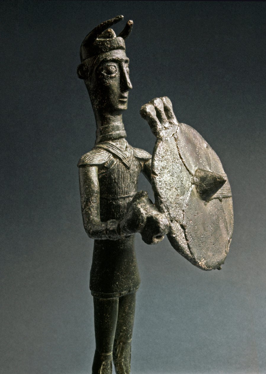 Nuragic 文化 (nuraghi) 撒丁岛：带盾的战士青铜雕像。 公元前 8-7 世纪。 罗马史前民族志“路易吉·皮戈里尼”国家博物馆 作者 撒丁岛的努拉克文明