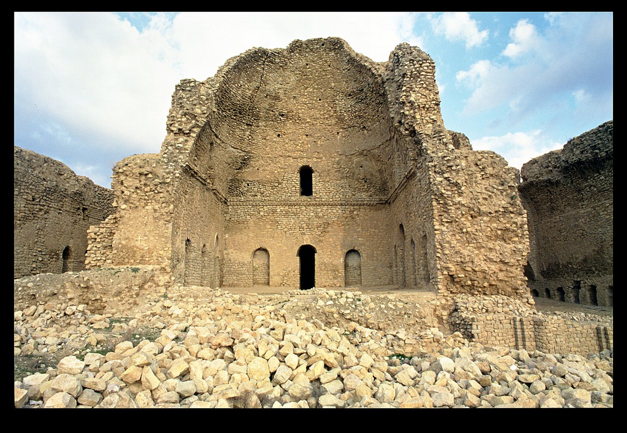 圆顶大厅的内部，c.AD 220-30 作者 萨萨尼亚人