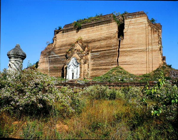 建于1790-1816年的Mingun Paya（照片）。 作者 缅甸学校