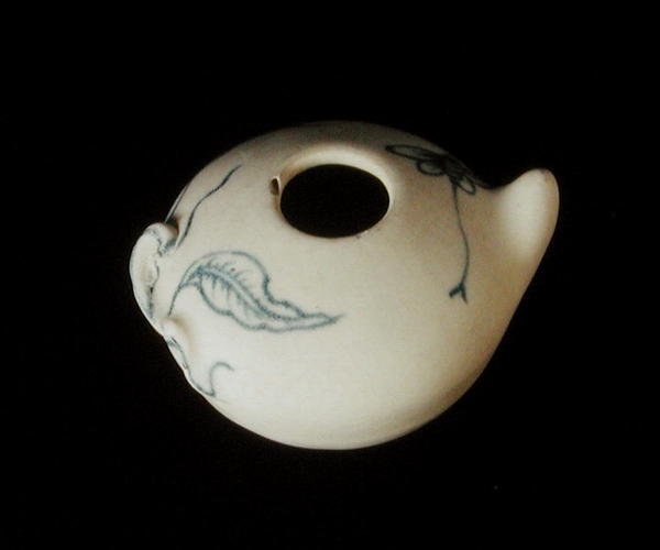青花桃形水壶，来自安南（瓷器）。 作者 学校中文
