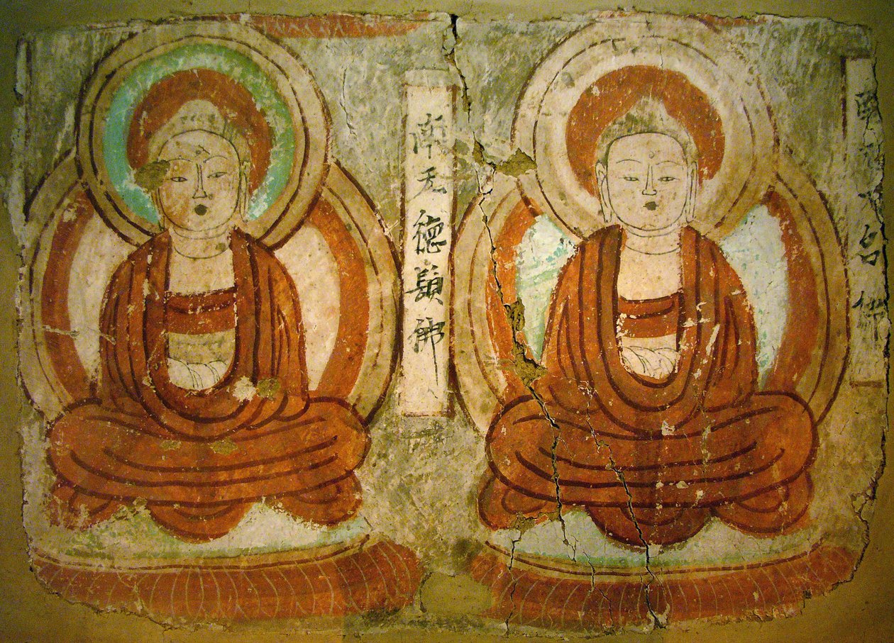 新疆别孜克力克“千佛洞”壁画残片上绘有九世纪至高昌时期的佛像。 摄影，首尔国立博物馆，大韩民国，2006。 作者 学校中文