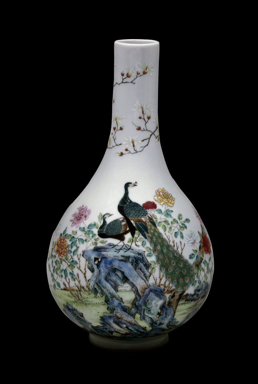 中国艺术：粉红色家族的陶瓷花瓶，装饰有鸟类（包括孔雀）和花朵。乾隆年间（1736-1795）。巴黎，吉美博物馆，国立亚洲艺术博物馆。 作者 学校中文