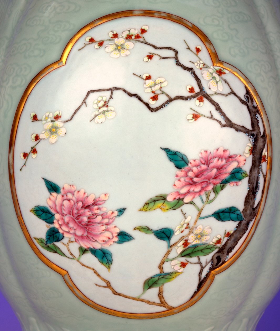 精美且非常罕见的粉彩玫瑰青瓷地面花瓶的细节，带有镀金的樱桃李和玫瑰珐琅 作者 学校中文