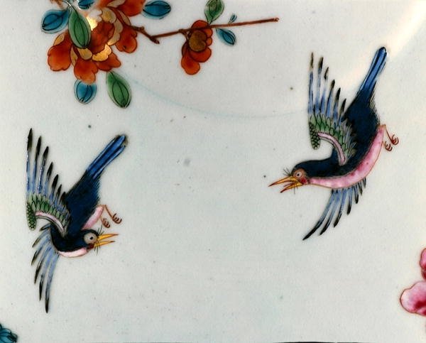乾隆时期(1736-95)约1745年玫瑰花盖碗中两只飞鸟的细节(瓷器) 作者 学校中文