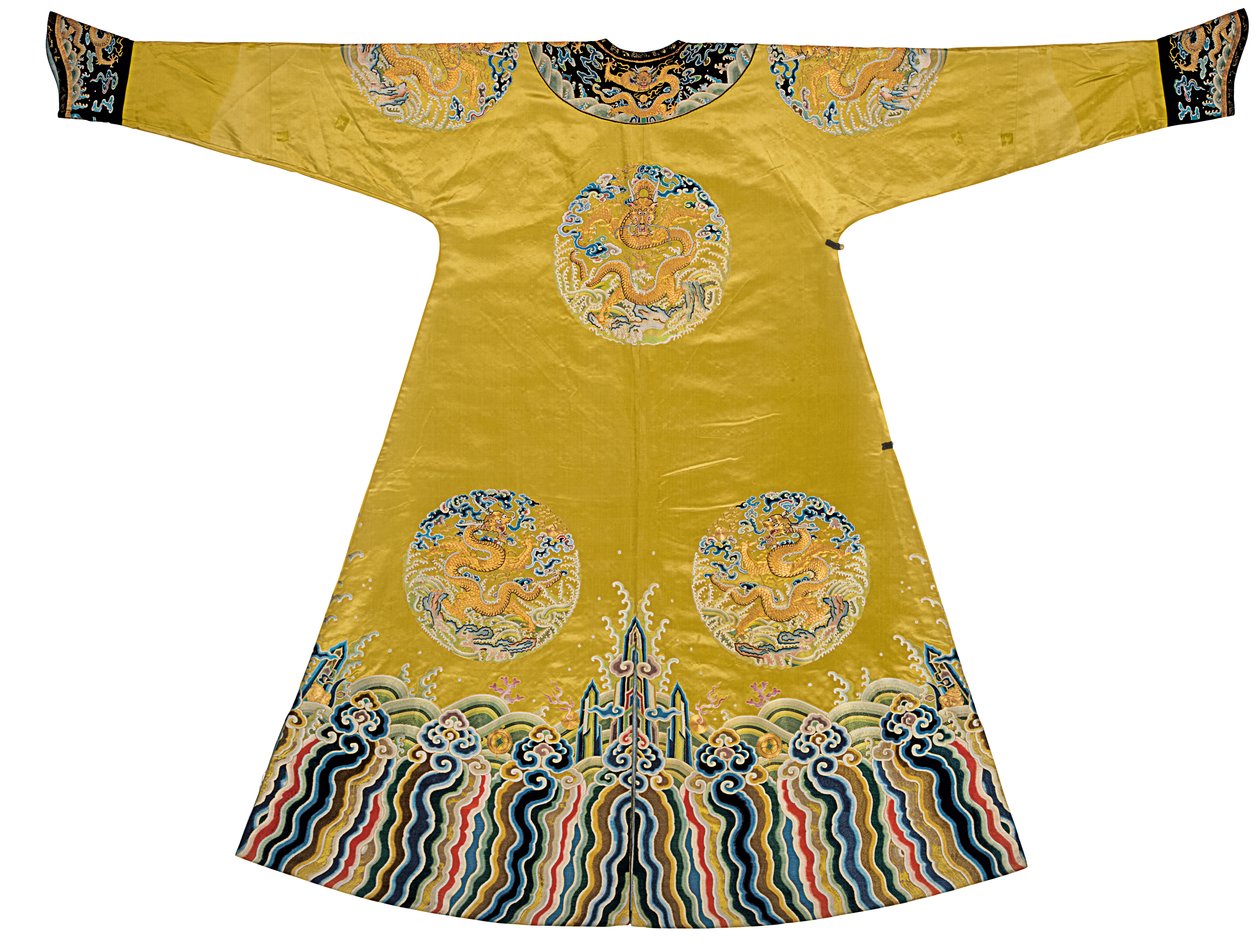 Embroidered Qiu Xiangse Dragon Robe, Longpao, early 18th century (silk) 作者 学校中文