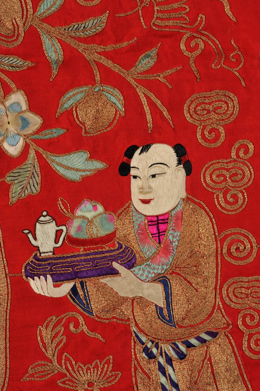 Embroidery depicting a boy bringing tea (textile) (detail of 389561) 作者 学校中文