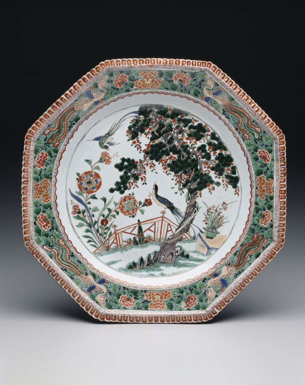 盘子，约1725-30年（瓷釉彩粉彩釉） 作者 学校中文