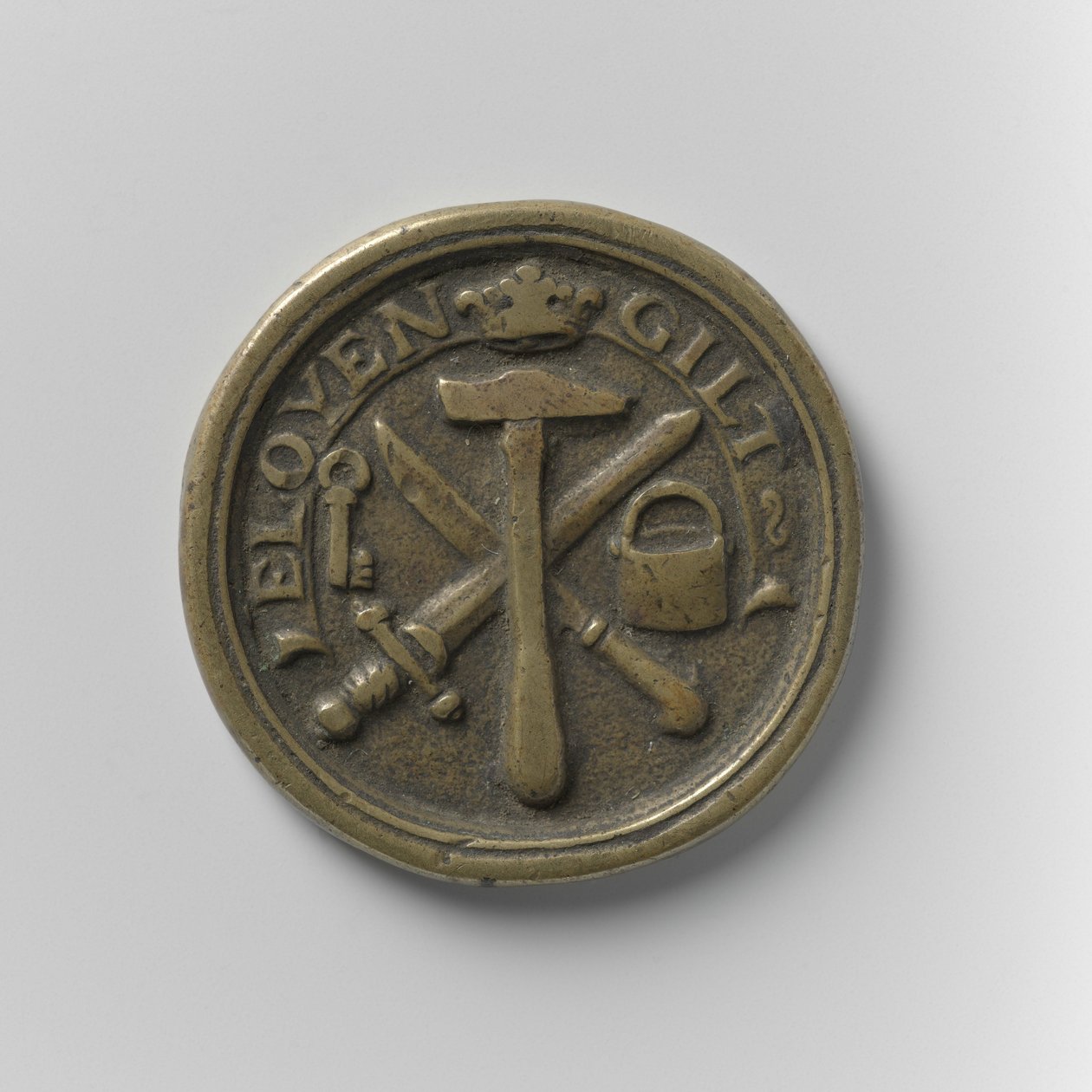阿姆斯特丹铁匠协会的出勤令牌，约1700年（黄铜）。 作者 荷兰语学校