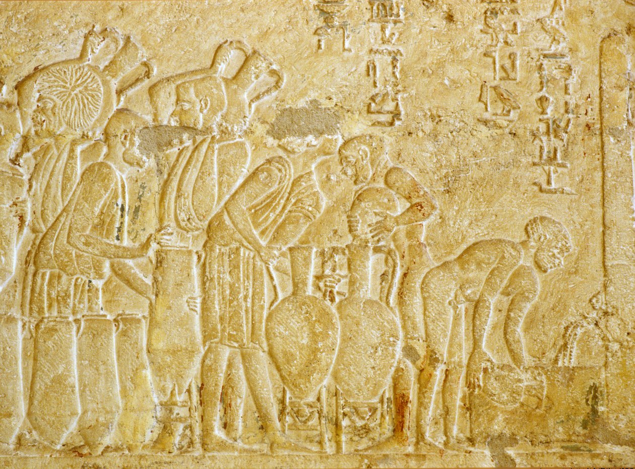 古埃及，墙雕，佩托西里斯墓，公元前 300 年，Tunael Gebel，收集和装瓶葡萄酒（照片） 作者 埃及学校