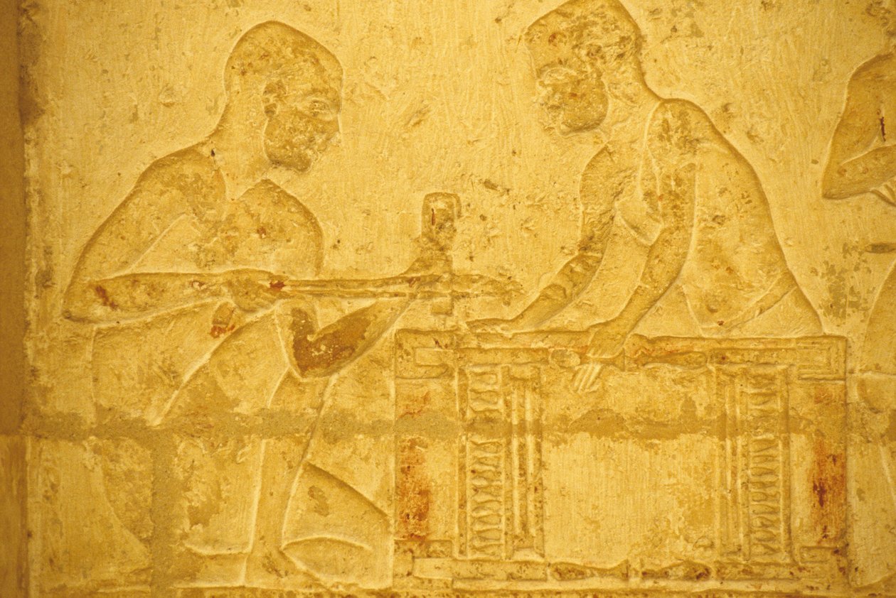 古埃及，墙壁雕刻/绘画，佩托西里斯墓，图纳埃尔杰贝尔，公元前 300 年，木匠在工作（照片） 作者 埃及学校