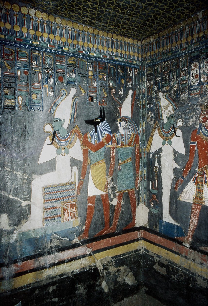 卢克索，底比斯：帝王谷，埃及法老 Horemheb（-1343 - -1314）的陵墓，墓上有伊希斯女神。 作者 埃及学校
