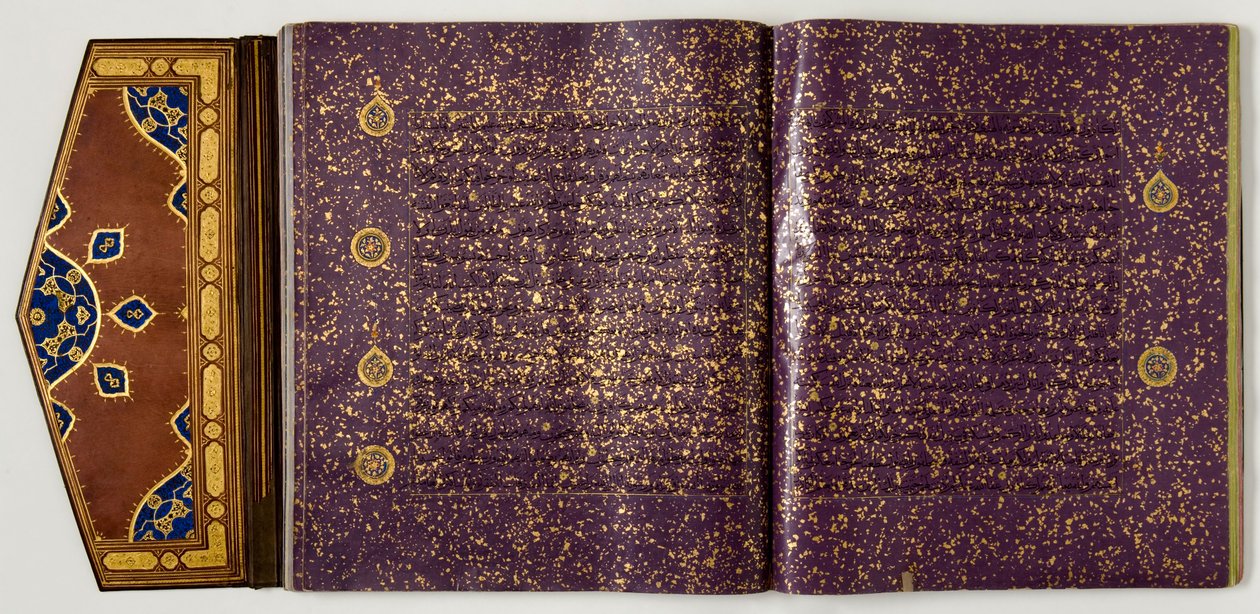 古兰经，约1450-60年（皮革和纸张，墨水和金色） 作者 学校伊朗人