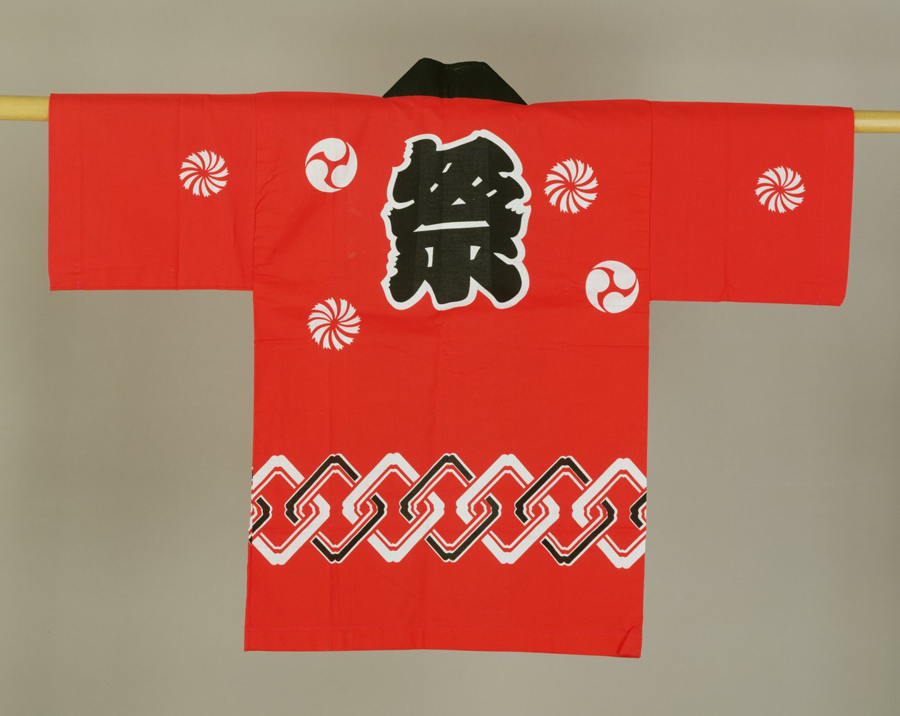 童装红黑棉袍（棉） 作者 日本学校