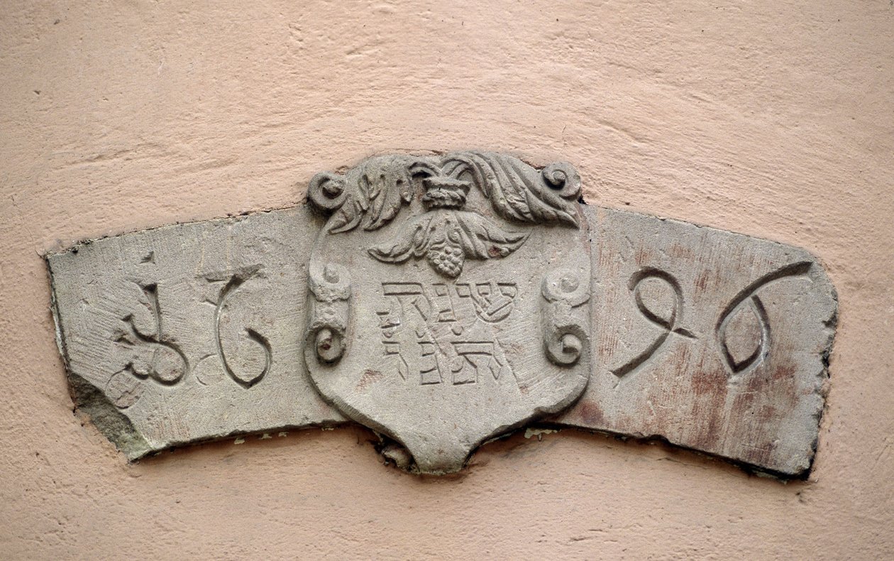 The alleyway of the Jews in Obernai (67). Places of worship: inscription bearing a Hebrew date and the corresponding date of the Christian era: 1696. A synagogue was reportedly built two years after the authorization of Intendant La Grange, which allowed J 作者 学校犹太人