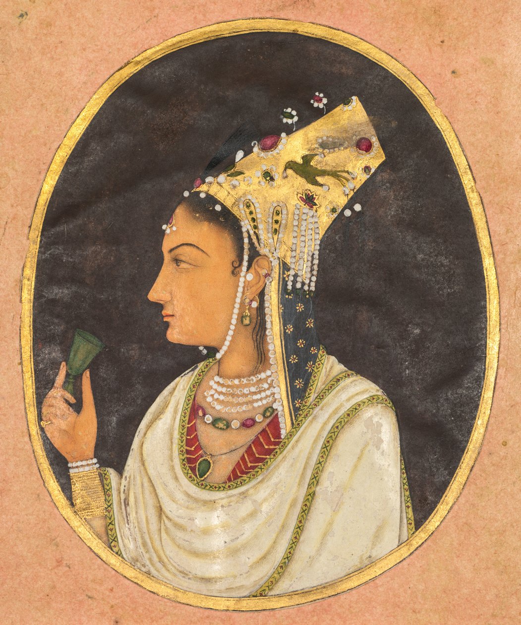 一名妇女在Chaghtai帽子的椭圆形肖像，c。 1740-50（纸上不透明的水彩和金色） 作者 莫卧儿学校