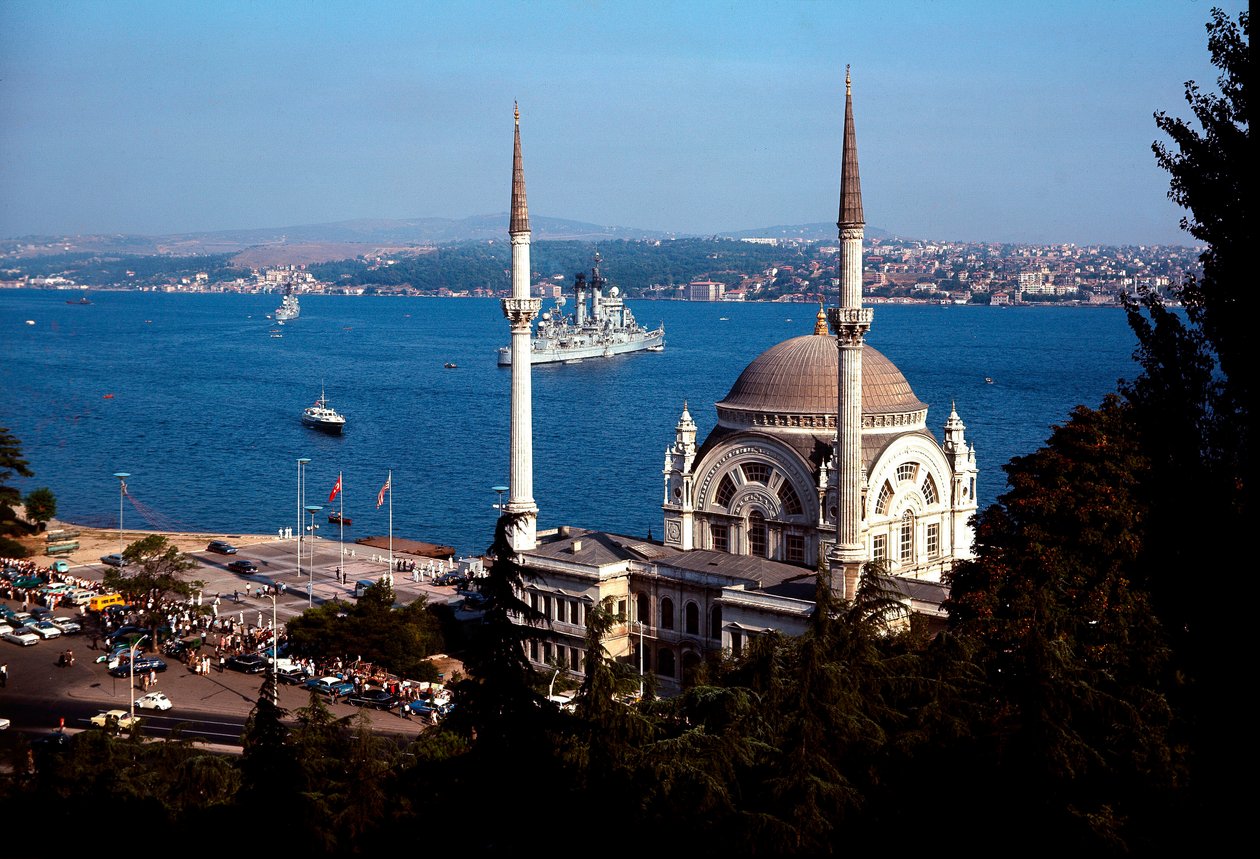 Ottoman architecture: view of the Mosque of Dolmabahce on the Bosphorus 作者 校长