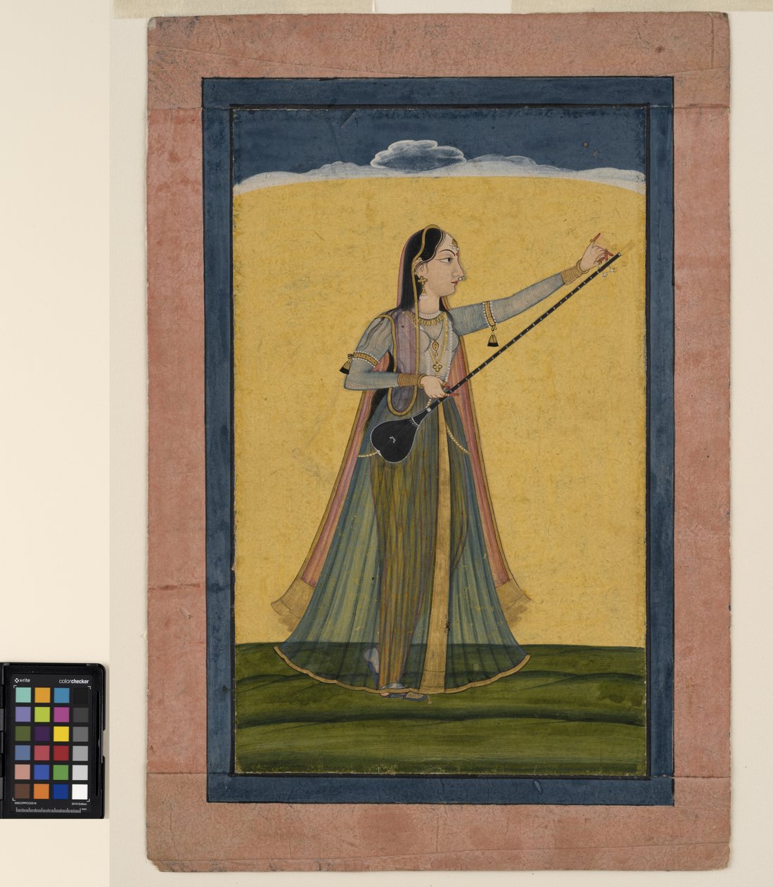 一位女士调整她的Tambura，约1740年（纸上的不透明水彩） 作者 帕哈里学校