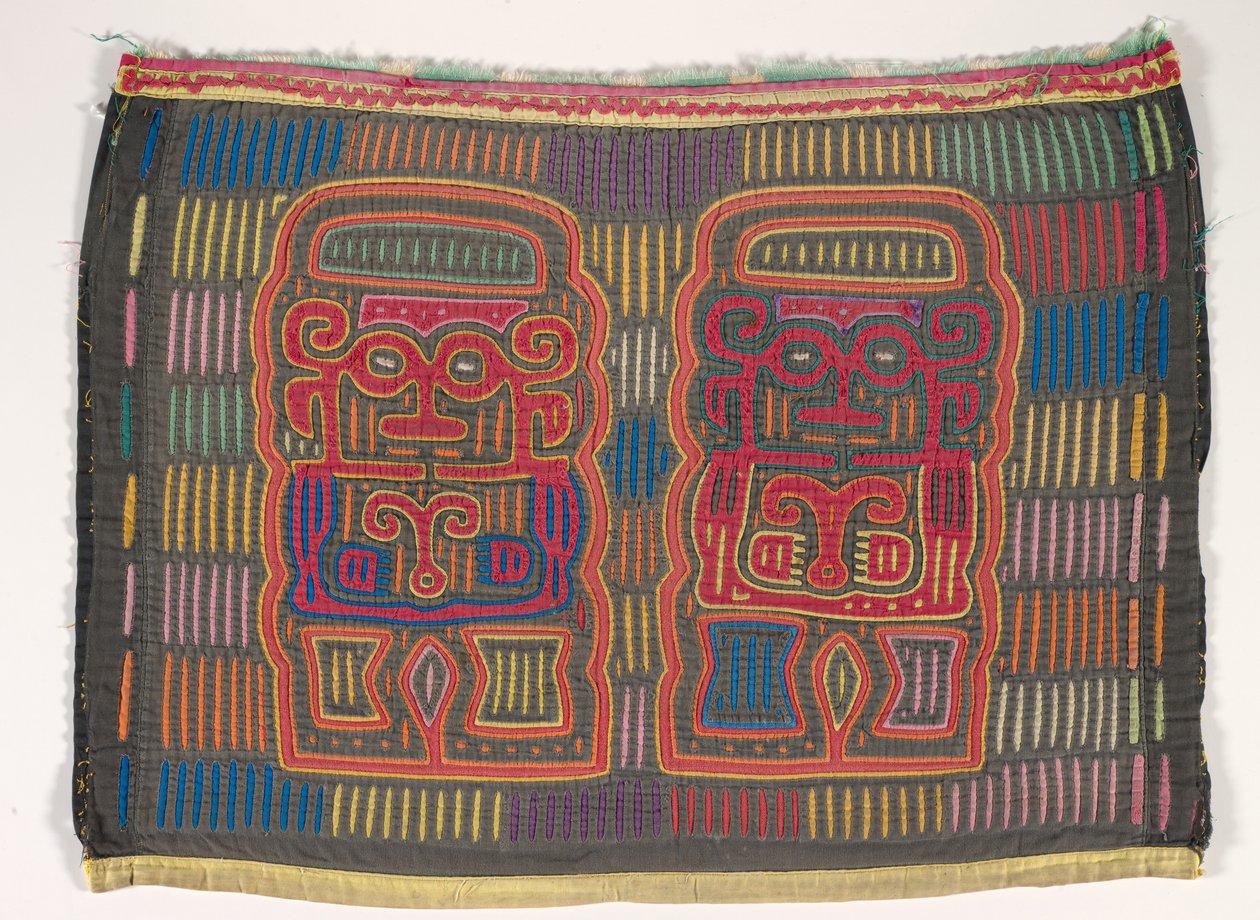 衬衫镶片（莫拉），库纳人，圣布拉斯群岛，约 1950 年代（贴花棉质） 作者 学校巴拿马语