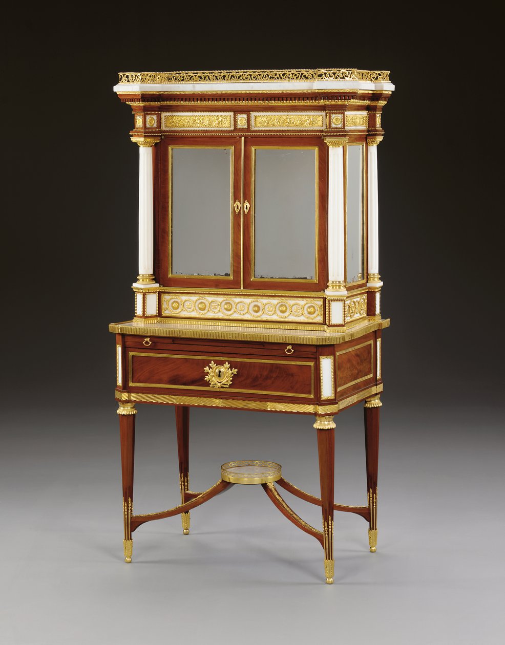 1790年左右，在俄罗斯Ormolu上安装的白色大理石和红木bonheur du jour（ormolu，大理石和红木） 作者 学校俄语