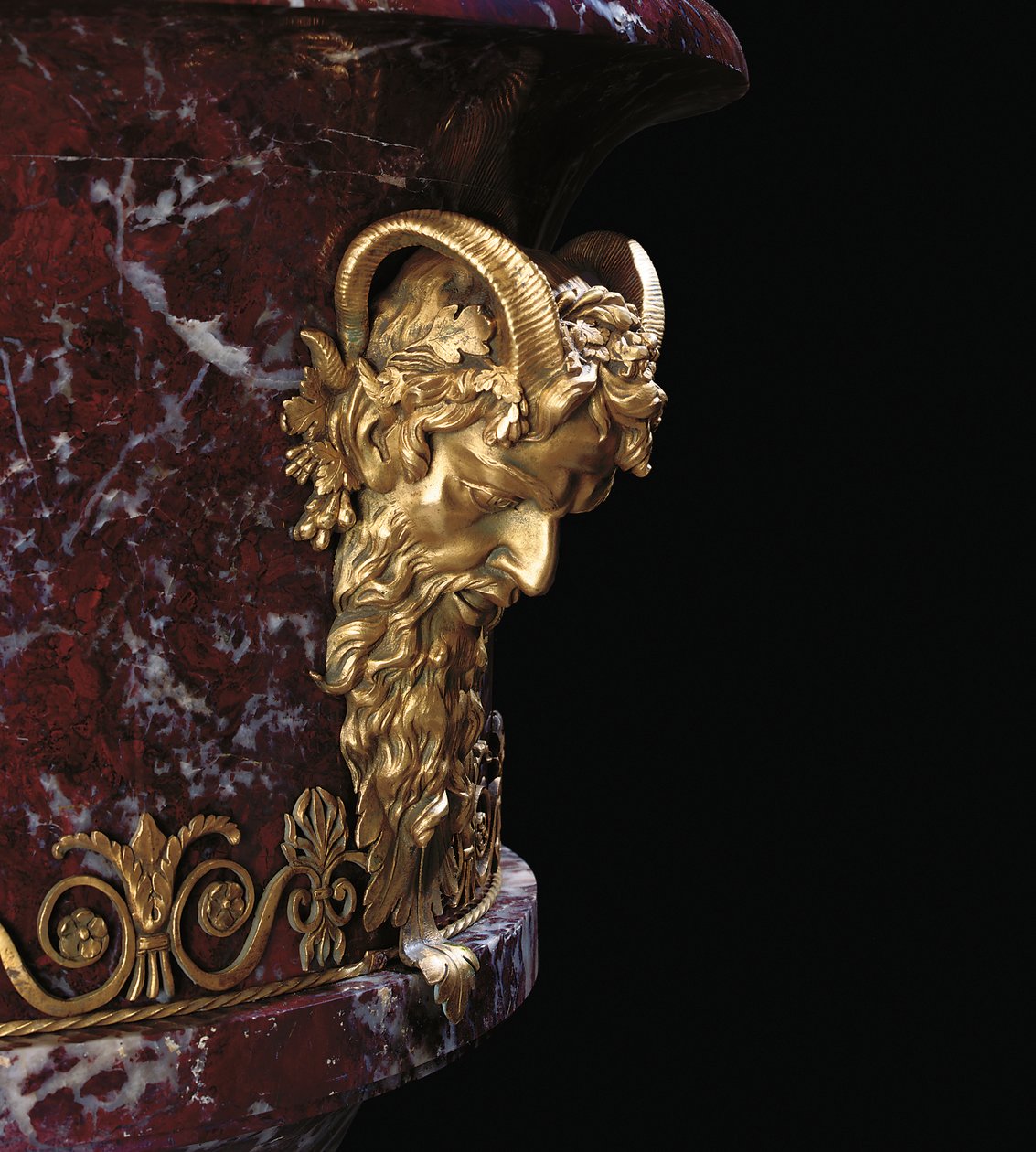 一对花瓶之一的细节，约1790年（碧玉和ormolu） 作者 学校俄语
