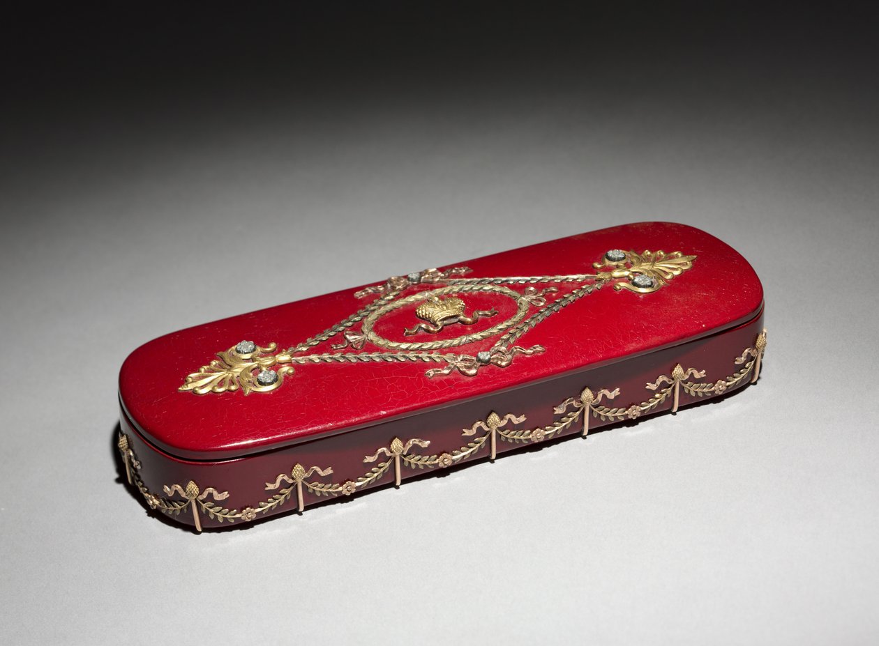 漆盒，彼得·卡尔·法贝热（Peter CarlFabergé）的公司（1846-1920），由N. Lukutin工厂制造的盒，约1890年（漆，纸型，黄金，钻石） 作者 学校俄语
