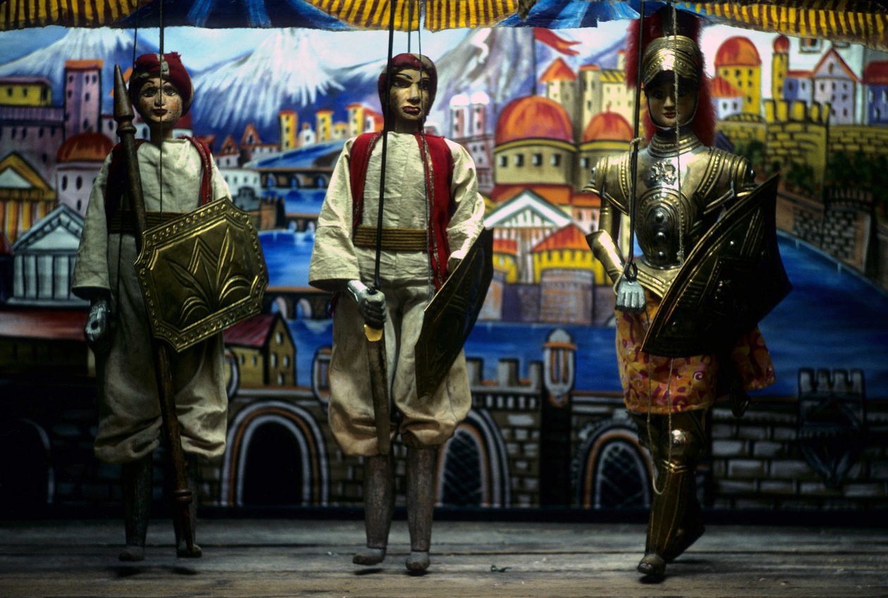 Puppi, Palermo, Sicily, Italy. These Sicilian puppets belong to an ancient tradition aimed at telling Sicilians the story of the Norman invasions. 作者 西西里学校
