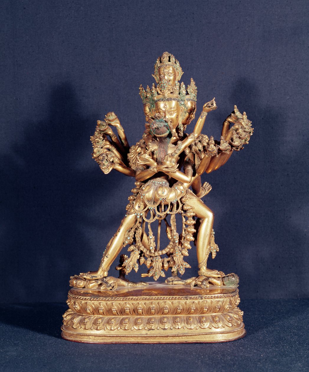 Hevajra和Nairatmya（鎏金青铜，嵌银）。 作者 藏族学校