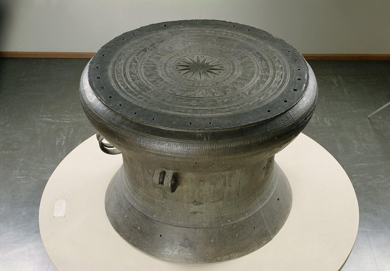 鼓，东山风格，公元前2-1世纪（青铜）（另见232894）。 作者 越南语学校
